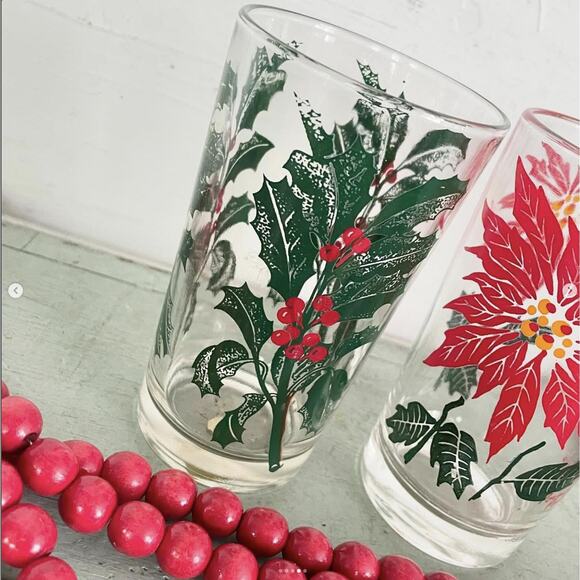 Vintage Christmas Glasses Tumblers Poinsettia Holly Berry Peanut Butter PAIR - Picture 4 of 5